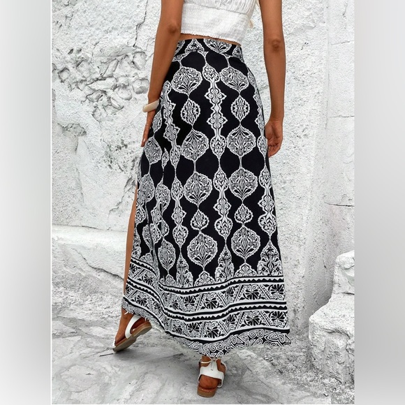 Boho Black And White Print Split Thigh Skirt - Picture 3 of 6